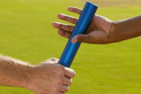 逆境中的奇迹：那些不被看好的队伍如何冲击季后赛？